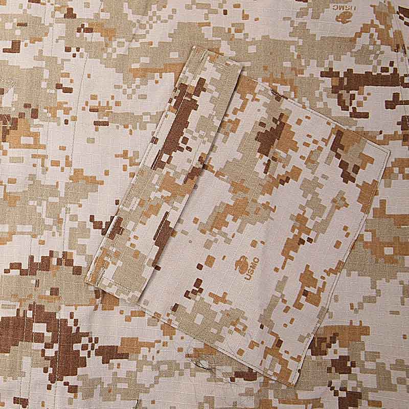 Bolsos no peito do uniforme do exército ACU