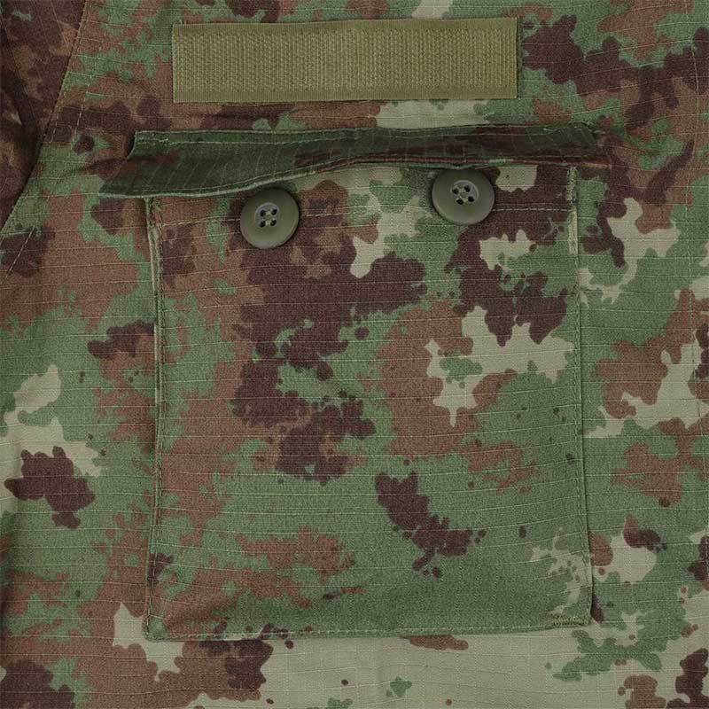 Bolso no peito do uniforme de combate