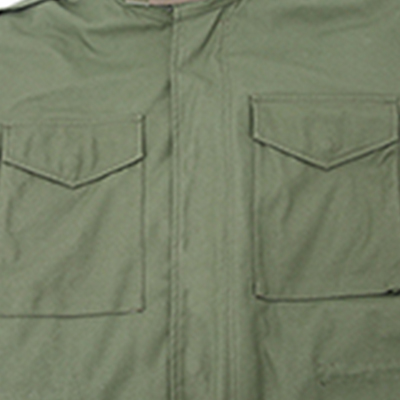 Jaqueta militar com vários bolsos