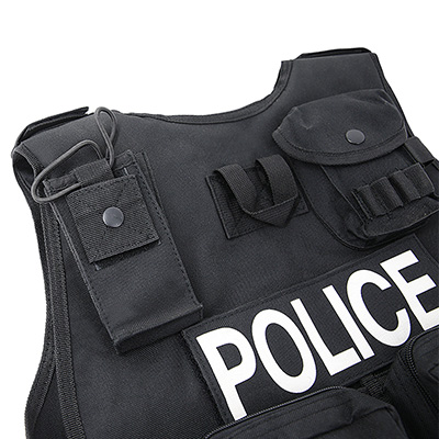 Detalhe traseiro do colete tático policial preto